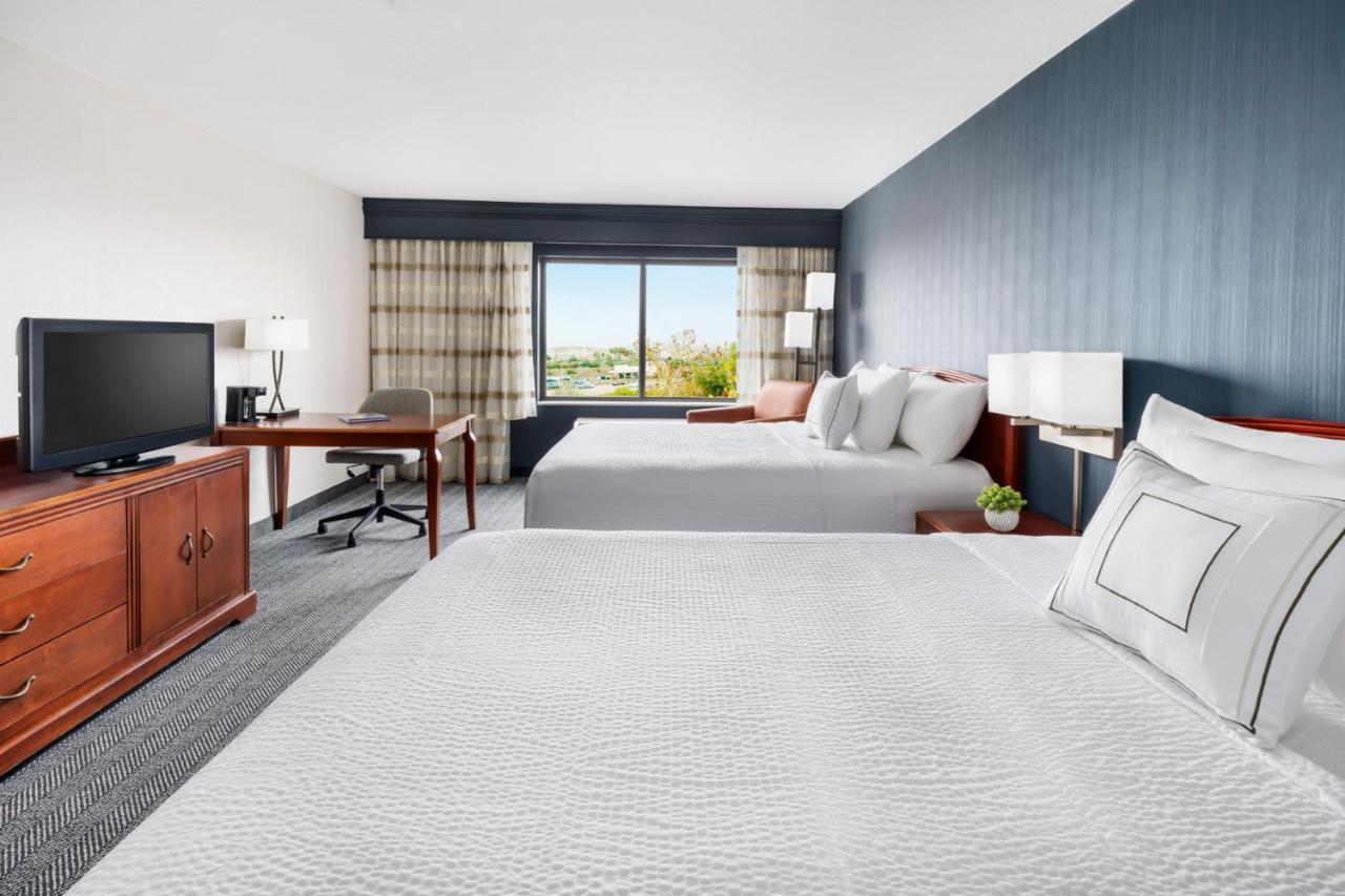 Courtyard By Marriott Sacramento Folsom Hotell Exteriör bild