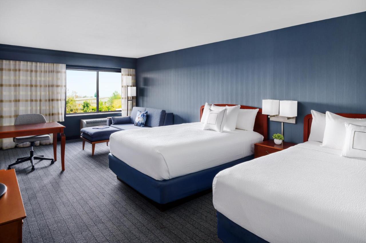 Courtyard By Marriott Sacramento Folsom Hotell Exteriör bild
