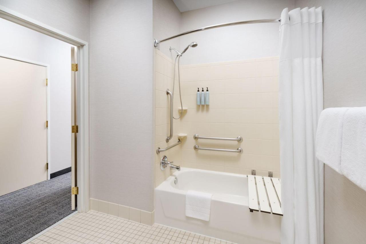 Courtyard By Marriott Sacramento Folsom Hotell Exteriör bild