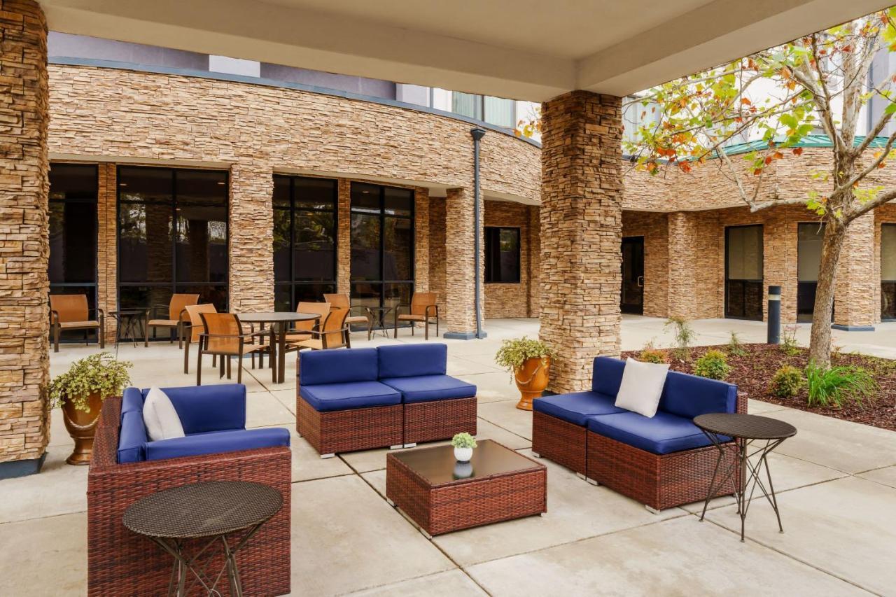 Courtyard By Marriott Sacramento Folsom Hotell Exteriör bild