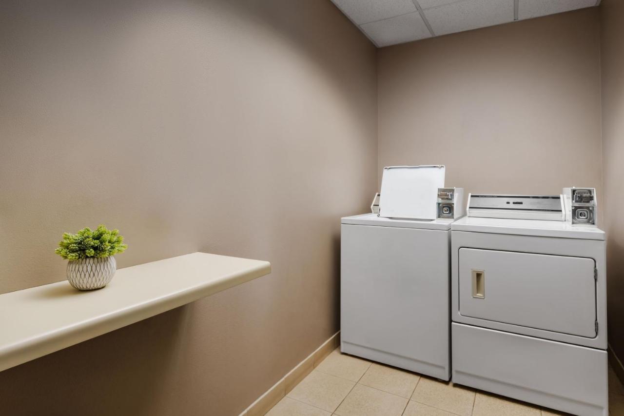Courtyard By Marriott Sacramento Folsom Hotell Exteriör bild