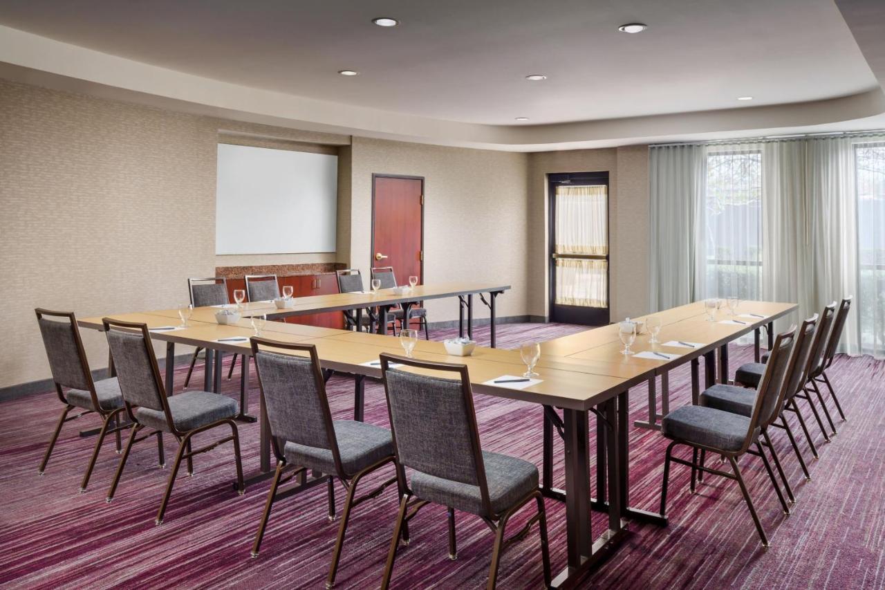 Courtyard By Marriott Sacramento Folsom Hotell Exteriör bild