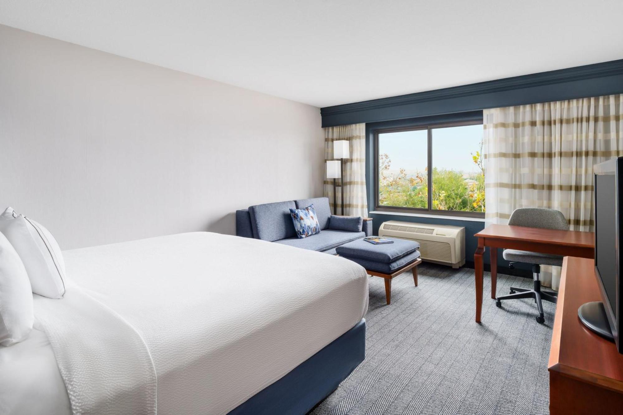 Courtyard By Marriott Sacramento Folsom Hotell Exteriör bild